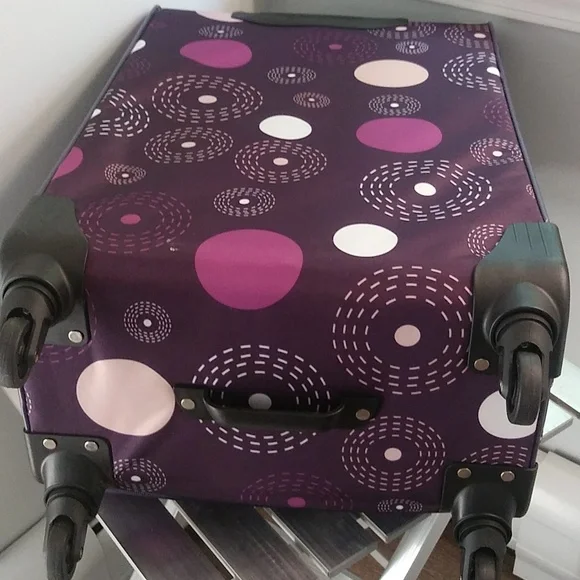 25 Checked Medium Spinner, Expandable, Lightweight Bag. - Picture 4 of 6